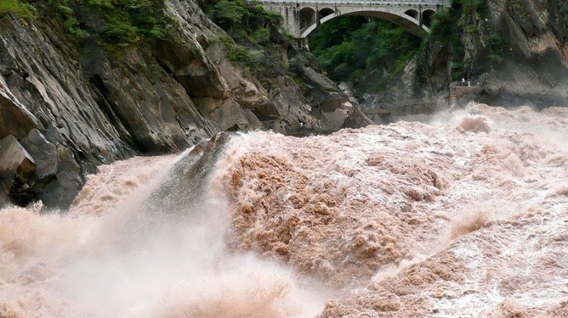 Падение хэшрейта Биткоина: наводнение в Китае вывело из строя десятки тысяч майнеров
