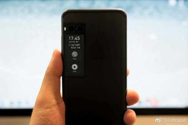 Первое «живое» фото смартфона Meizu Pro 7 подтверждает наличие дополнительного дисплея с тыльной стороны