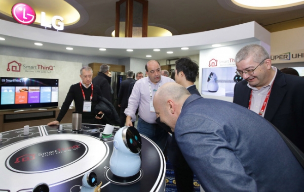LG открыла центры, которые занимаются искусственным интеллектом и робототехникой