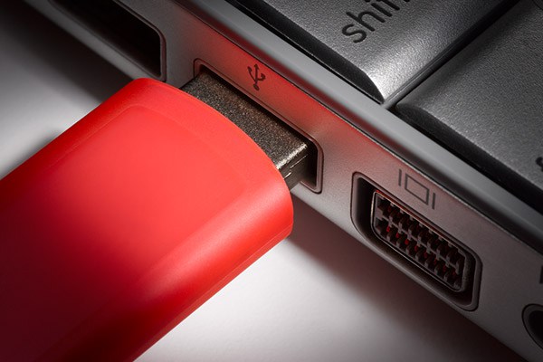 Подключение через USB может привести к утечке конфиденциальных данных
