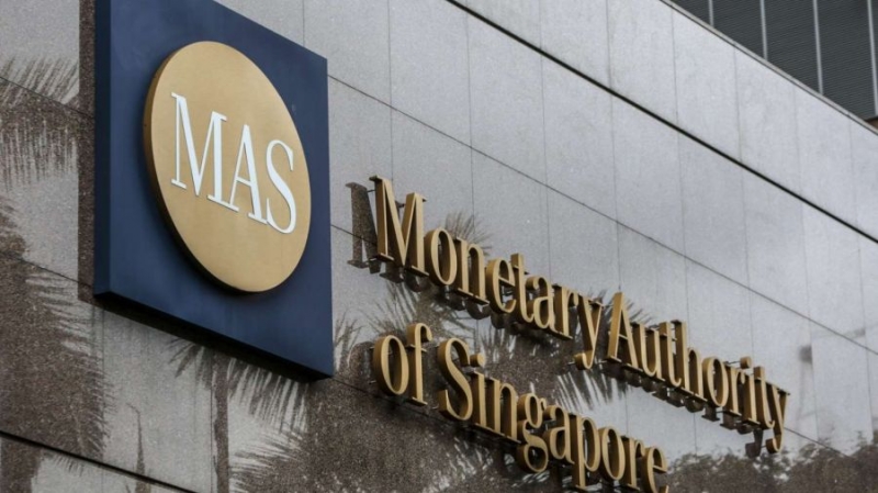 Банки Сингапура закрывают счета криптовалютных компаний