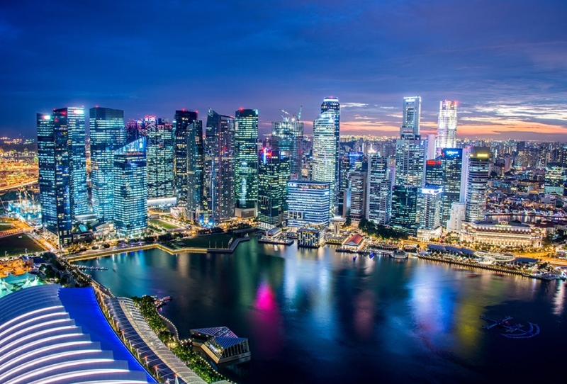 Сингапур закрывает банковские счета биткоин-компаний