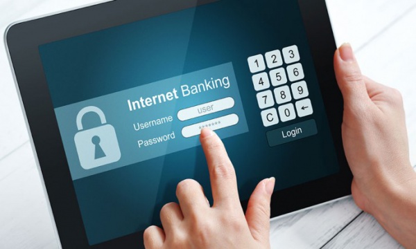 Медведев заявил о создании механизма предотвращения краж через интернет-банкинг