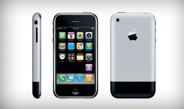 11 лет назад Стив Джобс представил iPhone
